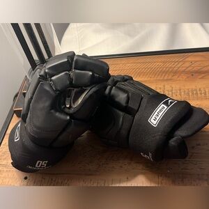 Bauer Supreme Youth Hockey Gloves / Ages 8-10